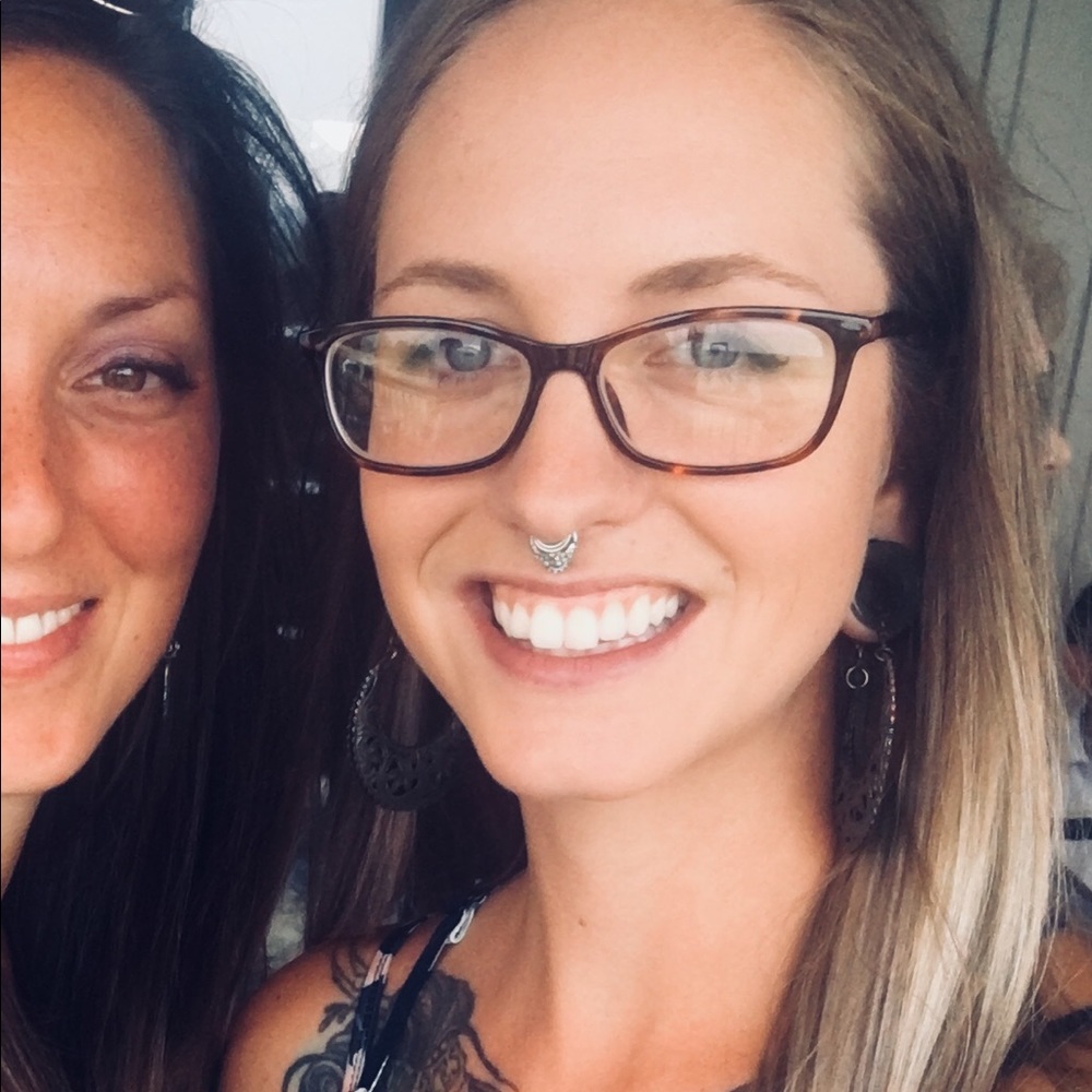 Meet your Posher, Candice